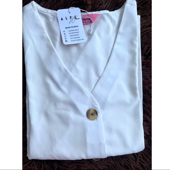 V-neck Stylish Women’s Top! - Picture 4 of 9